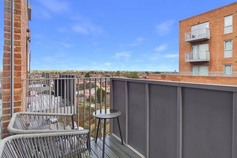 1 bedroom apartment for sale, Petersfield Avenue, Slough, Berkshire, SL2