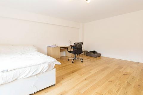 Studio to rent, Dartmouth Road, London NW2