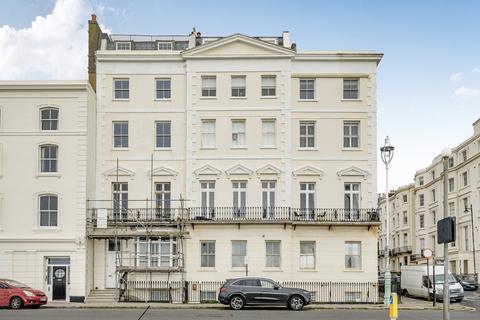 2 bedroom flat to rent, Neville House, 164-165 Marine Parade, Brighton, BN2