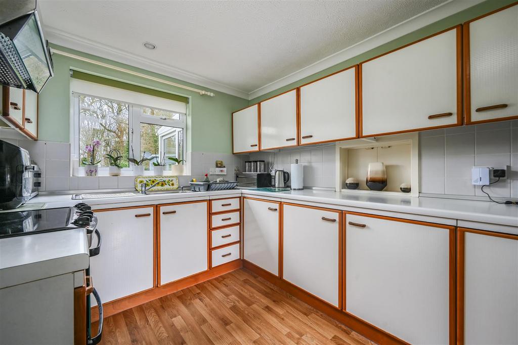 48 FONTWELL AVENUE - TN394 ES - PHOTO (4).jpg