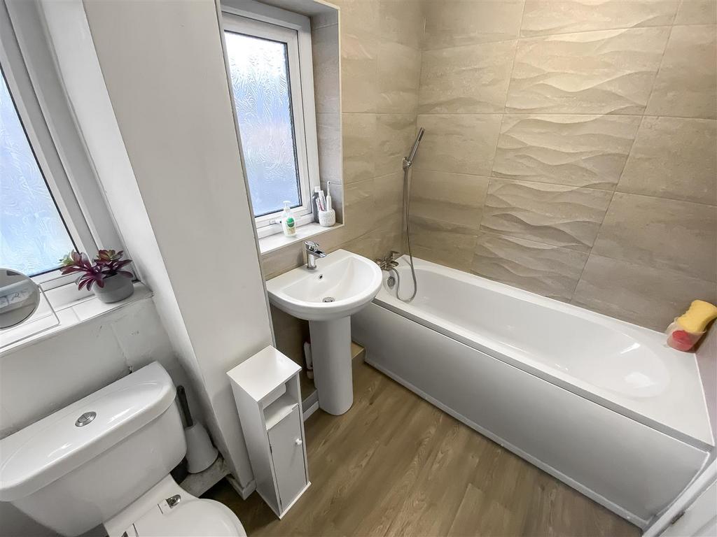Family Bathroom/WC