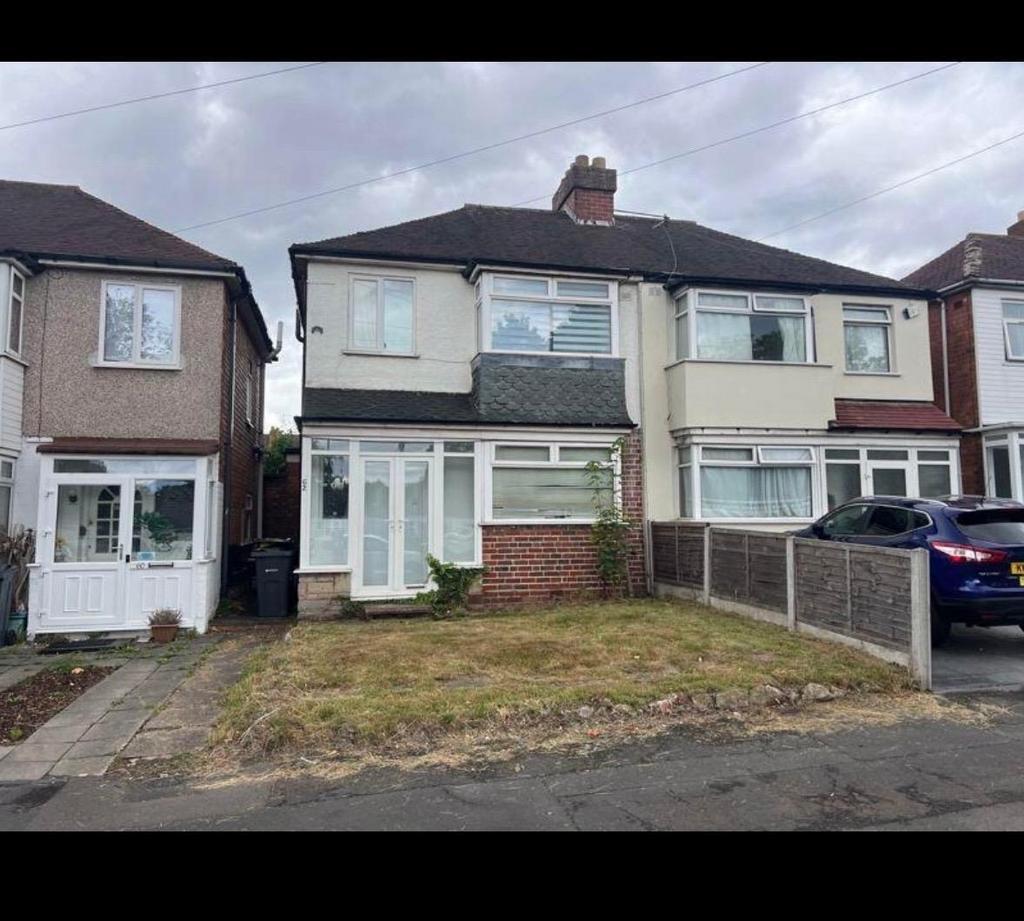 Three bed semi-detached house to rent Kingstandin