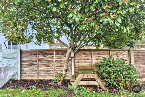3 bedroom semi-detached house for sale, White Horse Square, Hereford, HR4