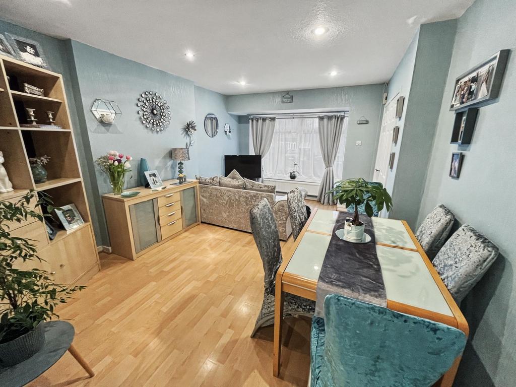 Lounge-Dining Room