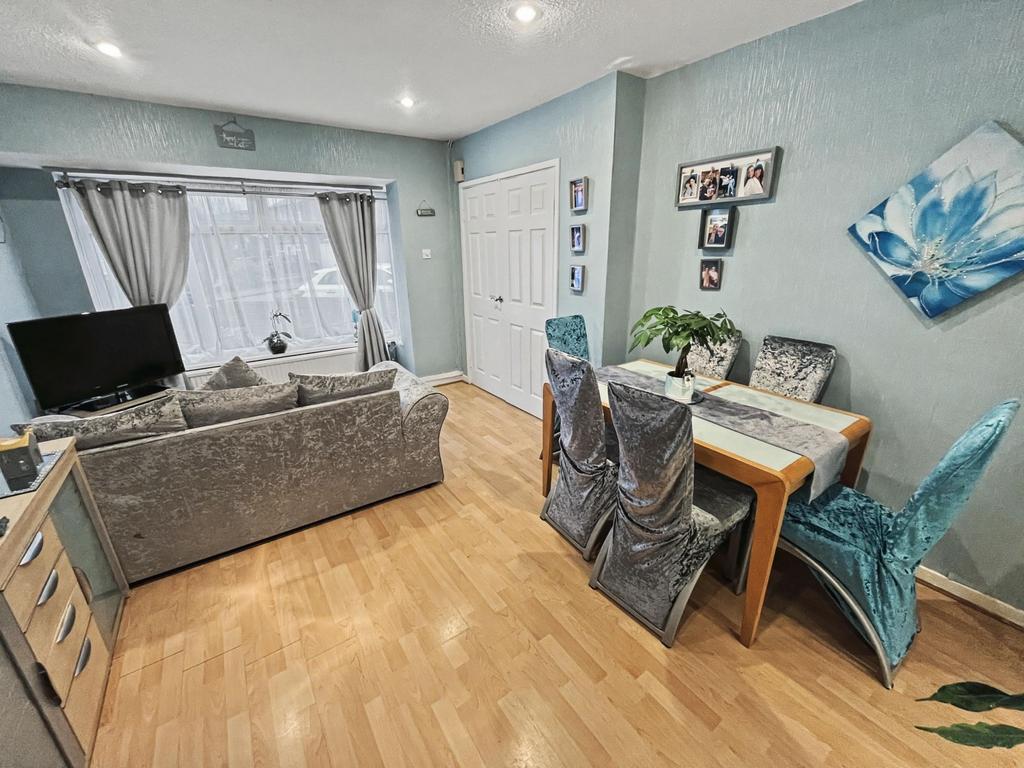 Lounge-Dining Room