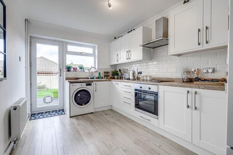 2 bedroom semi-detached bungalow for sale, Mayfield Avenue, Hockley, SS5
