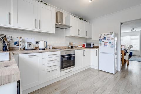 2 bedroom semi-detached bungalow for sale, Mayfield Avenue, Hockley, SS5