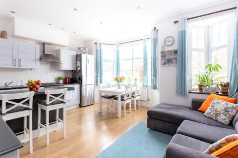2 bedroom apartment to rent, Kingsley Road, London, N13