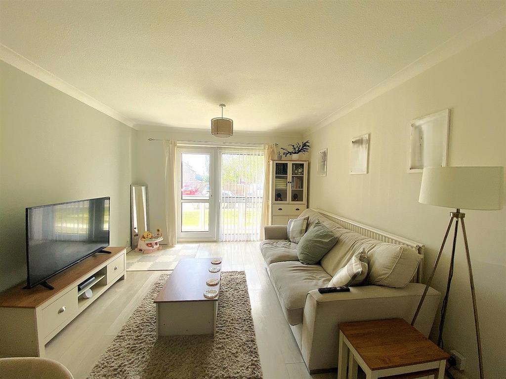 15 A Harewood Close - Lounge1.jpg