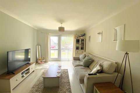 2 bedroom flat for sale, Harewood Close, Bexhill-On-Sea