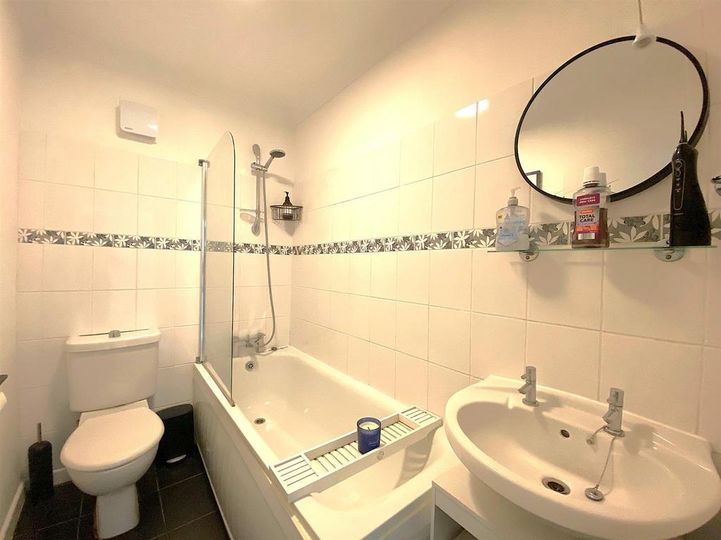 15 A Harewood Close - Bath.jpg