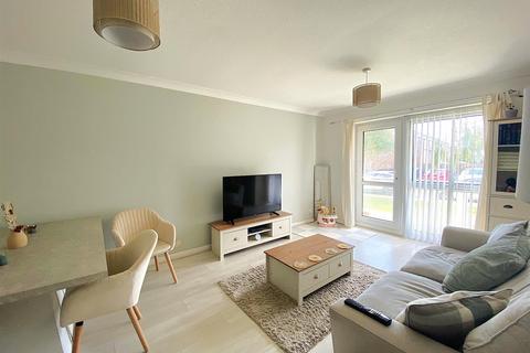 2 bedroom flat for sale, Harewood Close, Bexhill-On-Sea