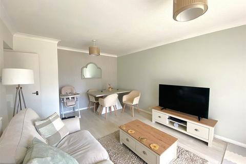 2 bedroom flat for sale, Harewood Close, Bexhill-On-Sea
