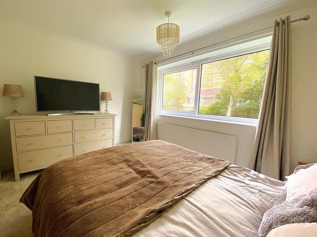 15 A Harewood Close - Bed2.jpg