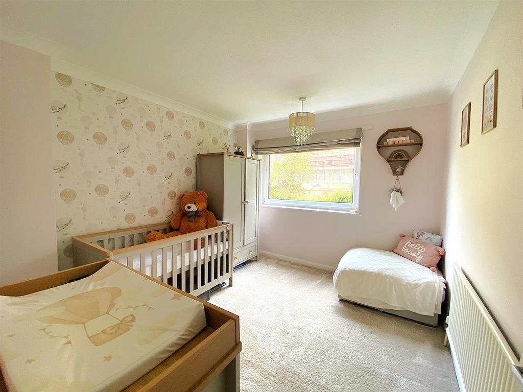 15 A Harewood Close - Bed3.jpg