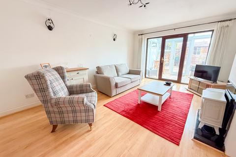 2 bedroom terraced house to rent, Wraysbury, Berkshire