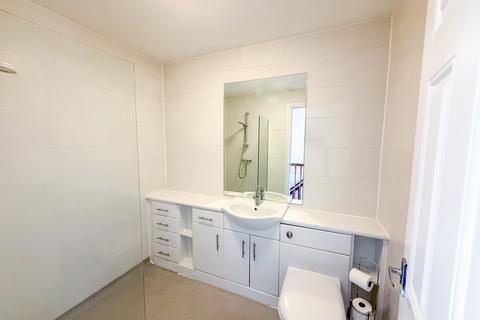 2 bedroom terraced house to rent, Wraysbury, Berkshire