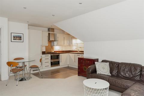 2 bedroom apartment for sale, Reigate Hill, Reigate