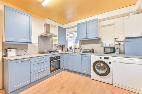 4 bedroom semi-detached house to rent, Lyon Park Avenue, Wembley, HA0