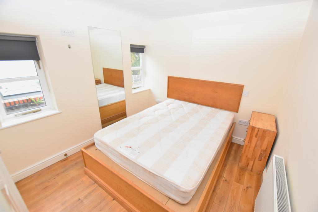 Main Bedroom (2)