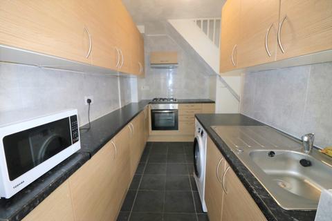 2 bedroom semi-detached house to rent, Shaw Avenue, Barking IG11