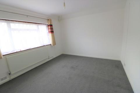2 bedroom semi-detached house to rent, Shaw Avenue, Barking IG11
