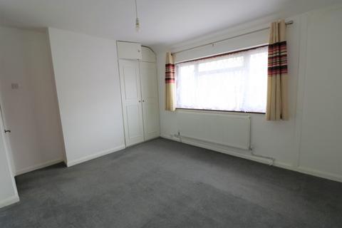 2 bedroom semi-detached house to rent, Shaw Avenue, Barking IG11