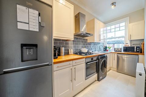 2 bedroom flat for sale, Laitwood Road, Balham, London, SW12