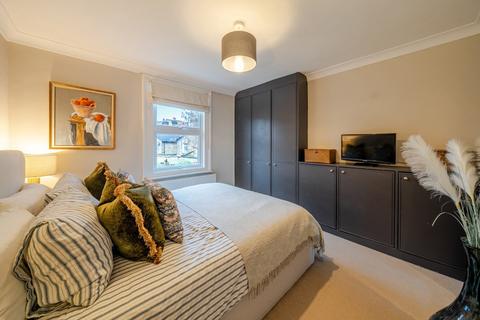 2 bedroom flat for sale, Laitwood Road, Balham, London, SW12