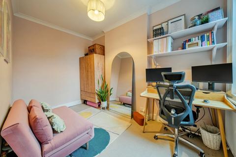 2 bedroom flat for sale, Laitwood Road, Balham, London, SW12