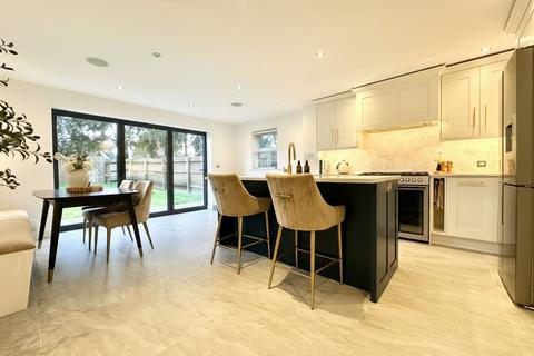 4 bedroom semi-detached house for sale, Sandford Road, Syston, LE7
