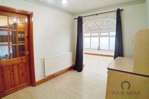 3 bedroom semi-detached house to rent, Holyoake Road, Manchester M28