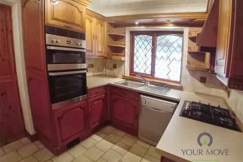3 bedroom semi-detached house to rent, Holyoake Road, Manchester M28