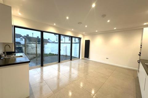 undefined, Bath Road, Bristol
