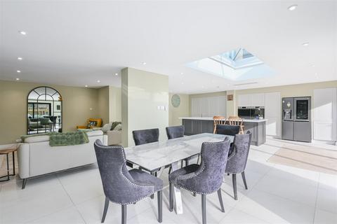 undefined, Shelvers Way, Tadworth