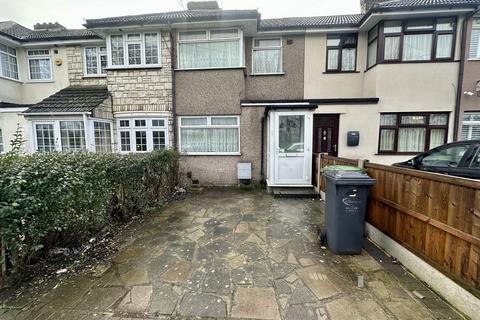 3 bedroom terraced house to rent, Oval Road North, Dagenham, RM10