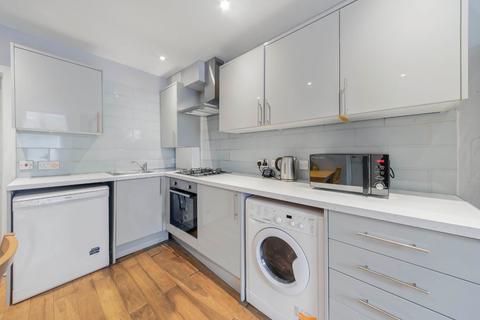 3 bedroom flat for sale, Morval Road, Brixton, London, SW2