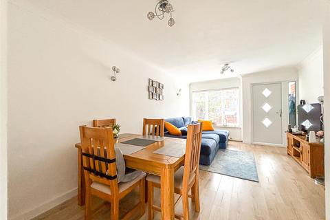 2 bedroom semi-detached bungalow for sale, Mayfield Avenue, Hockley SS5