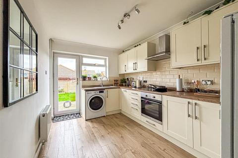 2 bedroom semi-detached bungalow for sale, Mayfield Avenue, Hockley SS5