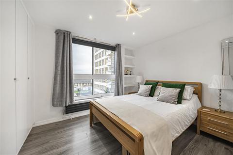 2 bedroom flat for sale, Warwick Drive, SW15