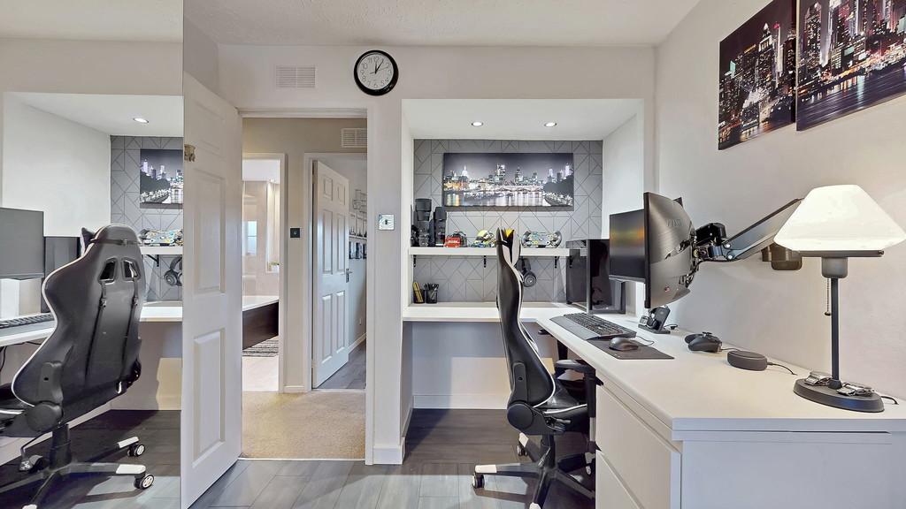 56-web-or-mls-20 Hawthorn Avenue37