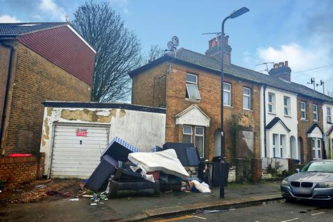3 bedroom end of terrace house for sale, 15 Spencer Street, London, UB2 5BH
