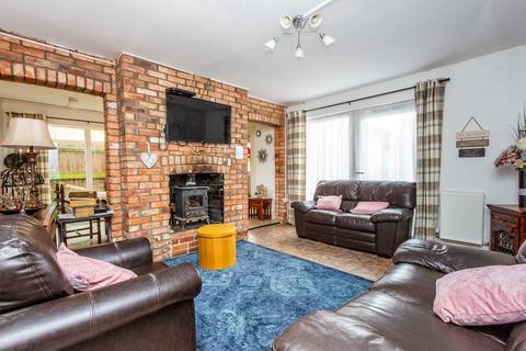 5 bedroom detached house for sale, Rushden Road, Wymington NN10