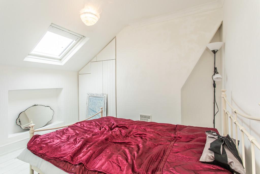 19 Shaftesbury Road38
