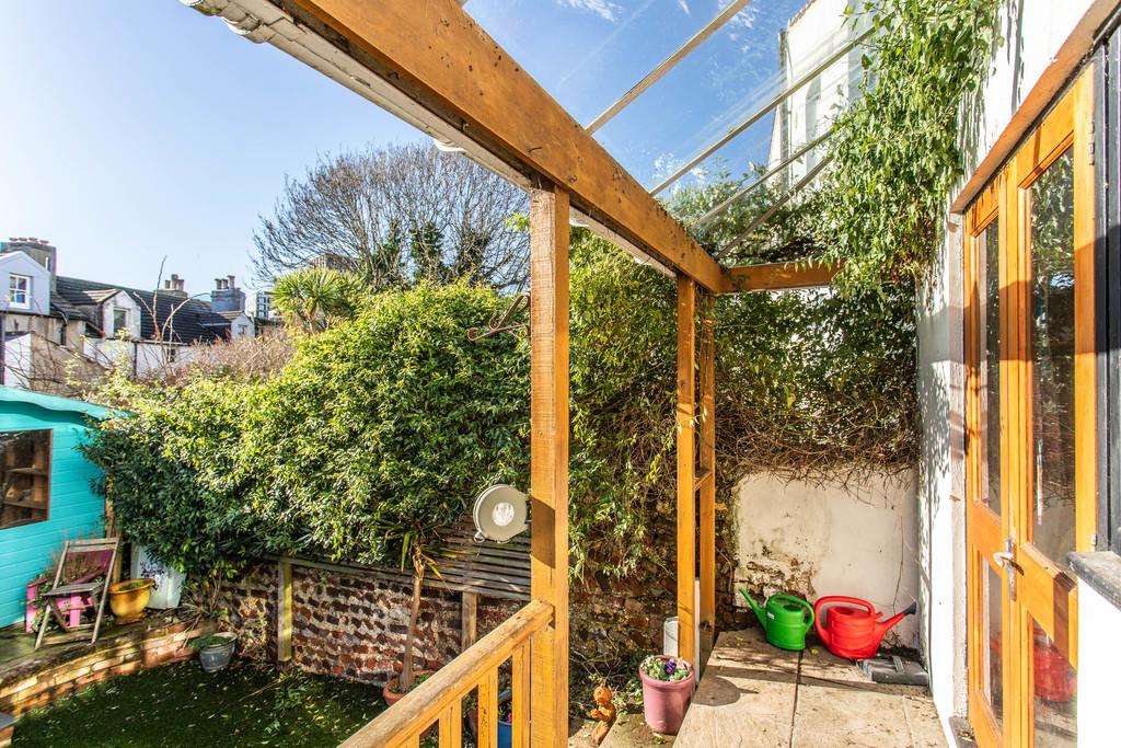 19 Shaftesbury Road8