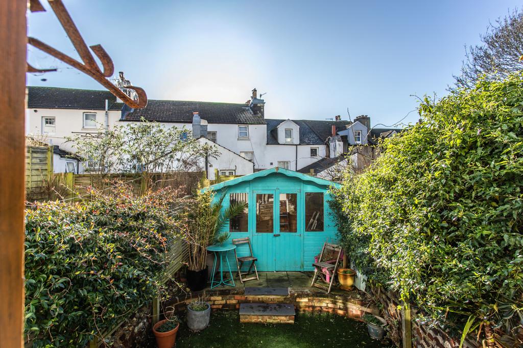 19 Shaftesbury Road9