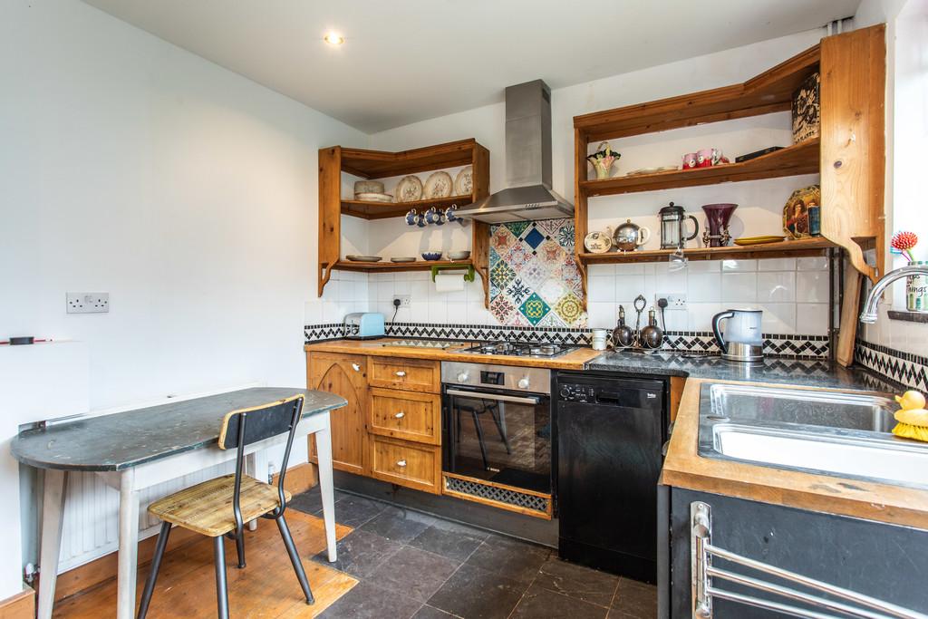 19 Shaftesbury Road26