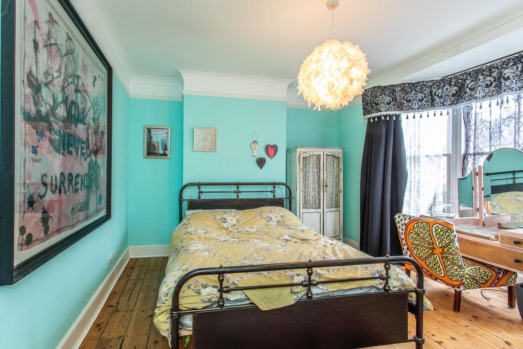 19 Shaftesbury Road32
