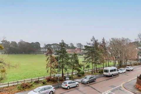 3 bedroom flat for sale, Heron Court Road, Bournemouth