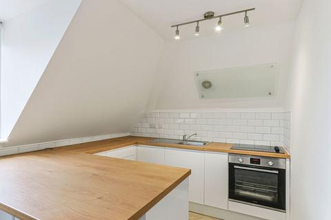 3 bedroom flat for sale, Heron Court Road, Bournemouth